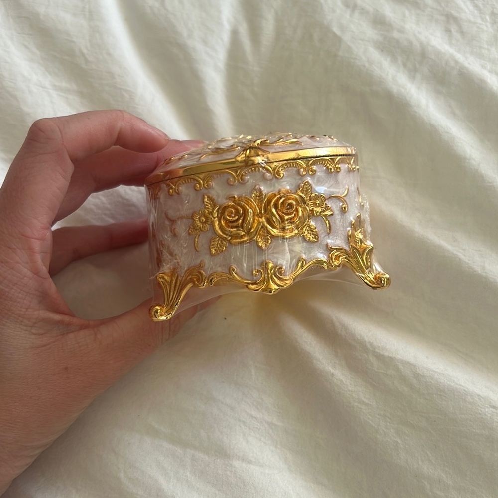 Brand new gold ornate jewelry box holder